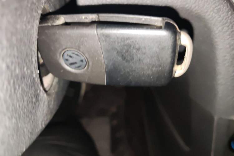 Used Volkswagen Gran Lavida 2013 1.6L Automatic Fashion Model