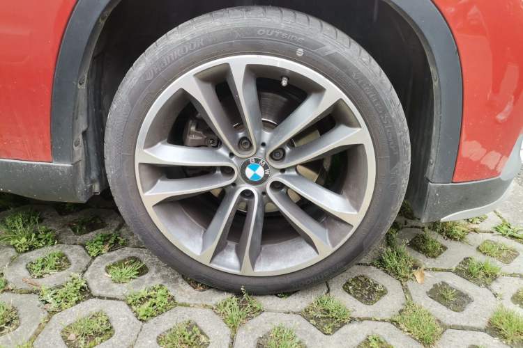 Used BMW X1 2015 sDrive18i Leading Edition Right Front Wheel Hub