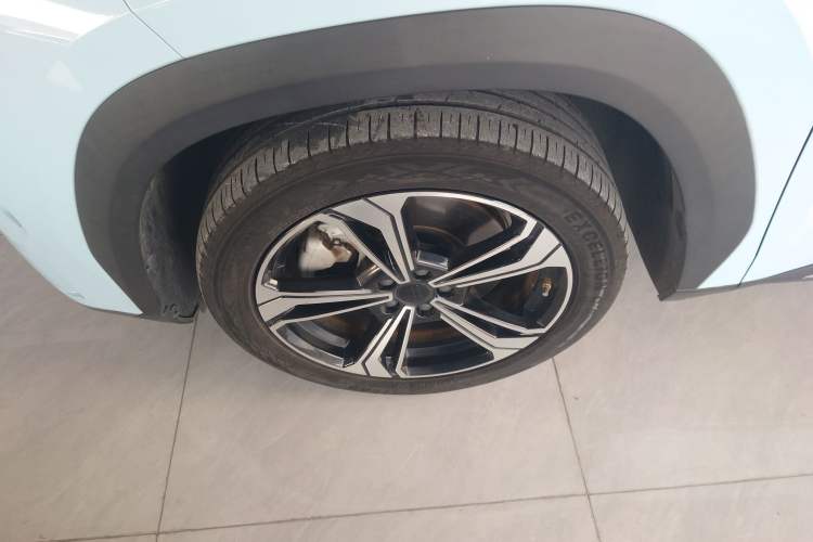 Used Geely Galaxy L7 2023 1.5T 115 km MAX Left Front Wheel Hub