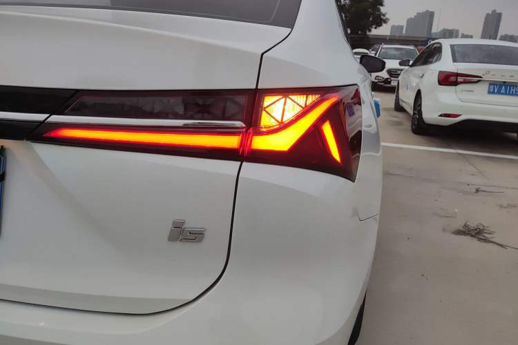 Used Roewe i5 2023 1.5L CVT Luxury Edition
