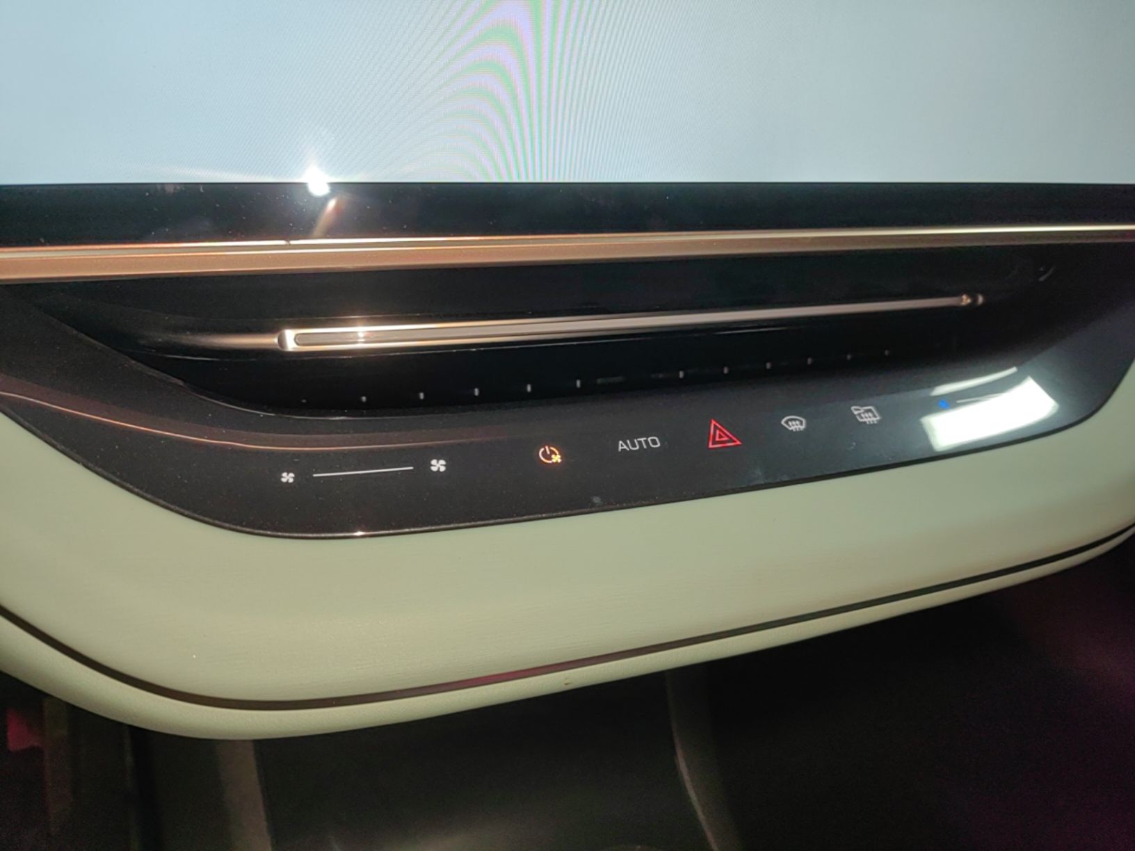 Hongqi EH7 2025 690 Smart Selection Edition — снимка 15