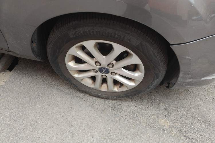 Used Ford Focus 2013 Hatchback Classic 1.8L Manual Base Model Right Front Wheel Hub