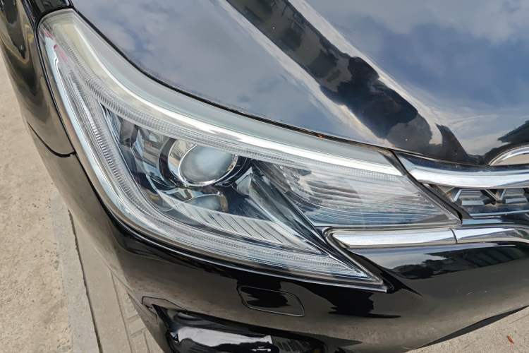 Used Toyota Reiz 2013 2.5S Elite Edition Right Front Headlight