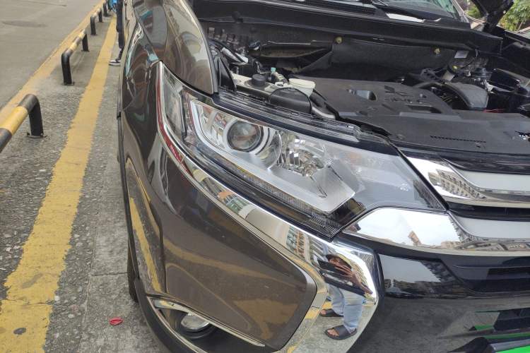 Used Mitsubishi Outlander 2018 2.0L Two-Wheel Drive Glory Edition 5 Seats Right Front Headlight