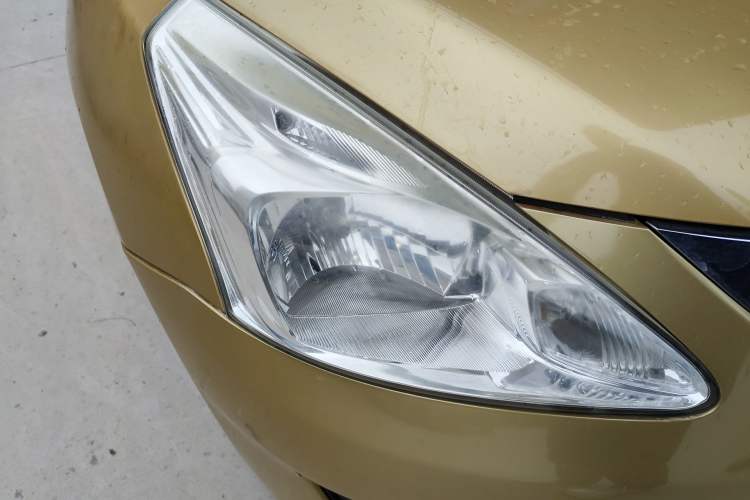 Used Nissan Tiida 2013 1.6L CVT Cool Cafe Edition Right Front Headlight