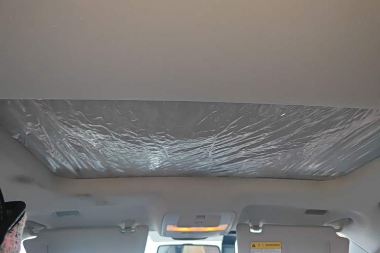 Used Roewe i5 2020 1.5L Automatic 4G Connect Luxury Flagship Edition Headliner