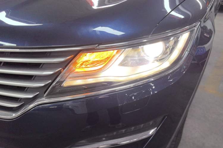 Used Lincoln MKC 2017 2.0T Two-Wheel Drive Deluxe Edition Left Front Headlight