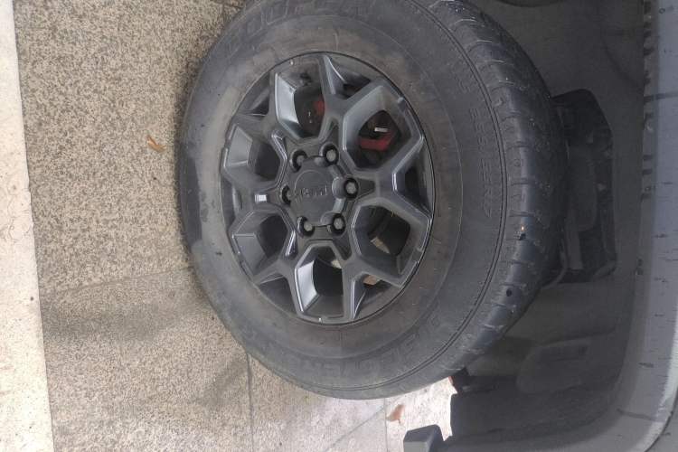 Used BAIC Off-Road BJ40 2021 2.0D Automatic Four-Wheel Drive Blade Hero Edition Adventurer Type Right Front Wheel Hub