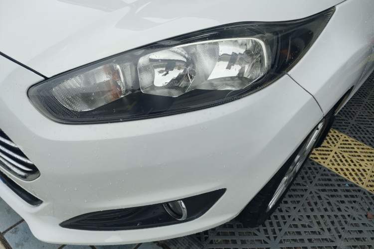 Used Ford Fiesta 2013 Hatchback 1.5L Automatic Fashion Edition
