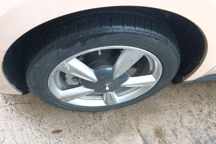 Used ORA Good Cat 2023 401 km Standard Range Luxury Version Lithium Iron Phosphate Exterior 4