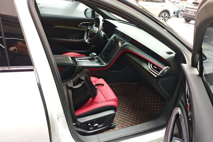 Used Hongqi H6 2024 2.0T ZhiShang Version