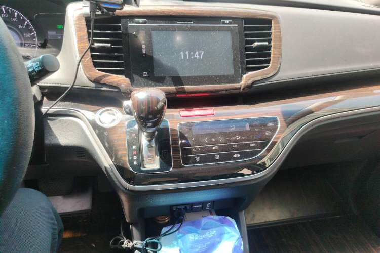 Used Honda Odyssey 2018 2.4L Luxury Edition Audio And AC Panel