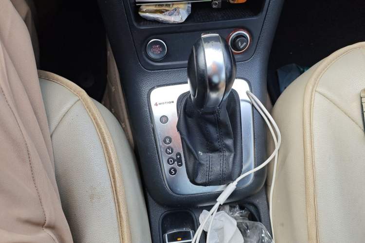 Used Volkswagen Tiguan 2015 2.0 TSI Automatic All-Wheel Drive Luxury Edition Gear Lever