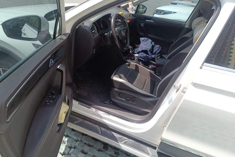 Used Volkswagen Tiguan L 2017 330TSI Automatic Two-Wheel Drive Luxury Edition Driver Seat