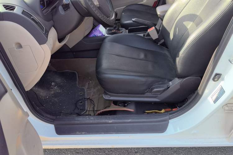 Used Hyundai Celesta 2015 1.6L Manual Comfort Model Driver Seat