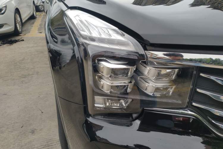 Used GAC Trumpchi GS8 2017 320T Two-Wheel Drive Luxury Smart Connectivity Version (7 Seats) Right Front Headlight