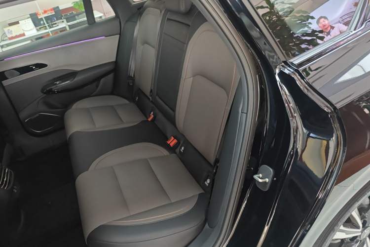 Used Hongqi EH7 2025 690 Smart Selection Edition