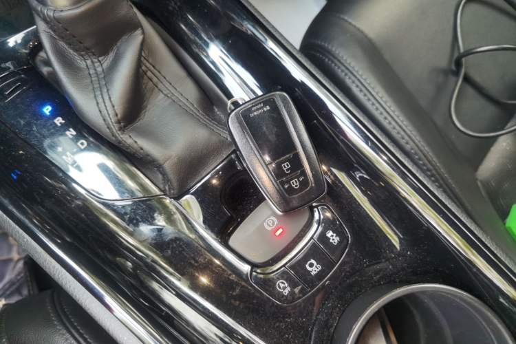 Used Toyota IZOA 2018 2.0L Yichi Version China VI Standard