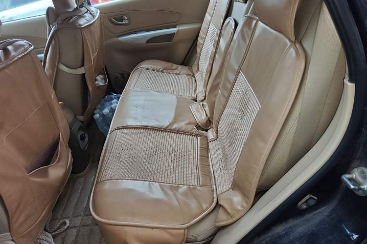 Used Hyundai Tucson 2009 2.0L Automatic Two-Wheel Drive with Sunroof