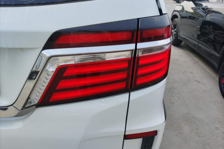 Used Honda Elysion 2016 2.4L Luxury Edition
