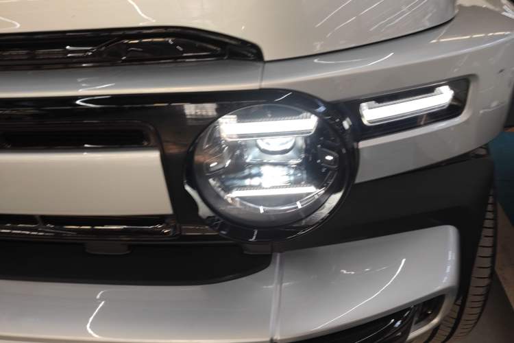 Used iCAR V23 2025 501 Four-Wheel Drive Intelligent Driving Version Left Front Headlight