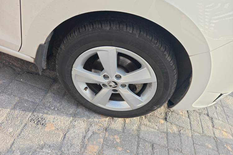 Used Skoda Rapid Spaceback 2016 Revised 1.6L Automatic Chuanxing Version