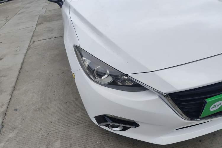 Used Mazda 3 Axela 2014 Hatchback 1.5L Automatic Luxury Model Right Front Headlight