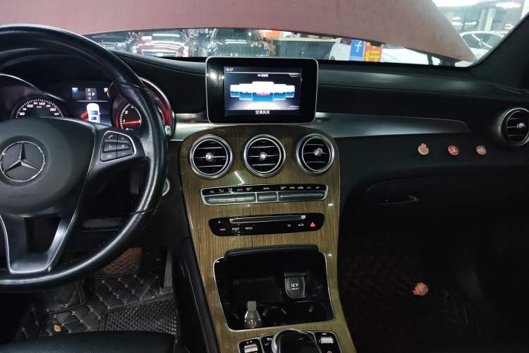 Used Mercedes-Benz GLC Coupe 2019 Facelift GLC 260 4MATIC Coupe SUV Audio And AC Panel