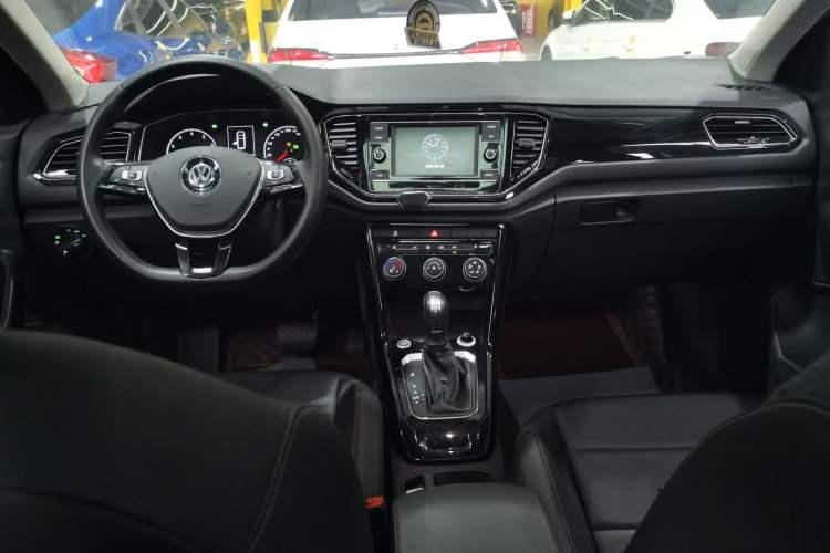 Used Volkswagen T-ROC 2018 280TSI DSG Two-Wheel-Drive Comfort Version China V Standard Center Console