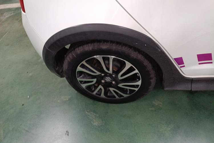 Used Suzuki Swift 2016 1.5L Automatic Fashionable Coolplay Edition Right Rear Wheel Hub