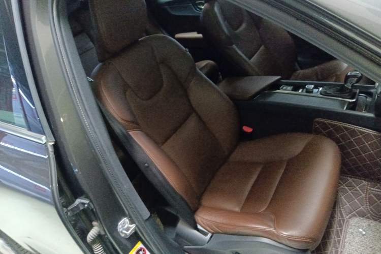 Used Volvo XC60 2019 T5 4x4 Smart Edition China V Standard Right Front Seat