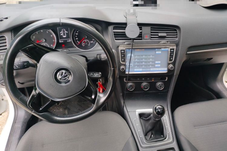 Used Volkswagen Golf 2015 1.4TSI Manual Comfort Model Center Console