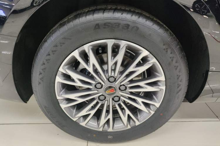 Used Hongqi H5 2025 1.5T DCT Qiyun 500 000th Unit Commemorative Edition Right Rear Wheel Hub