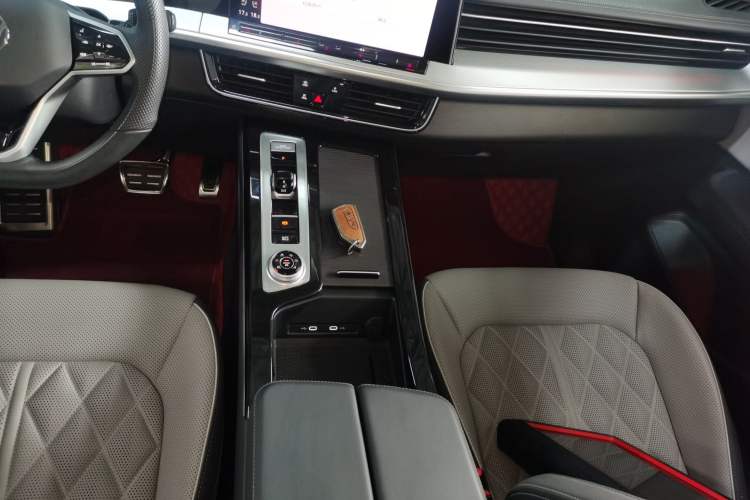 Used Volkswagen Tavendor 2024 380TSI All-Wheel-Drive R-Line Cruise Premium Edition Gear Lever