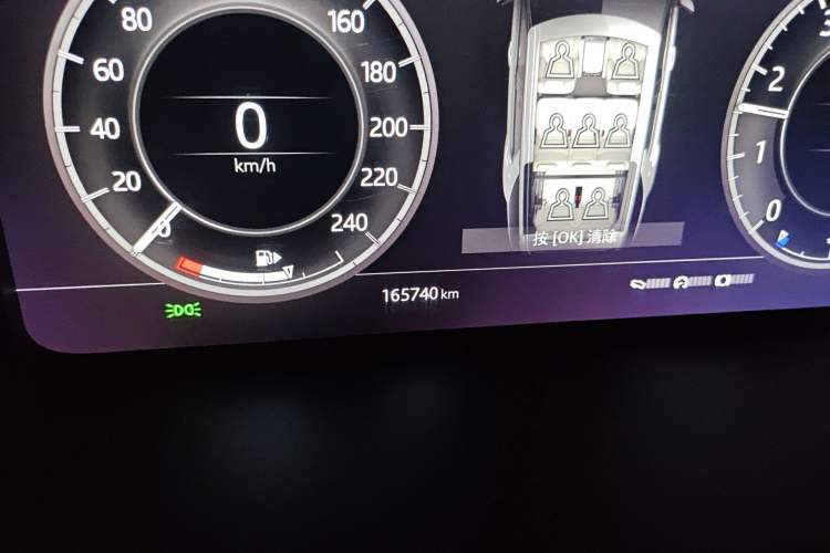 Used Land Rover Discovery 2018 3.0 SC V6 HSE Odometer Close Up