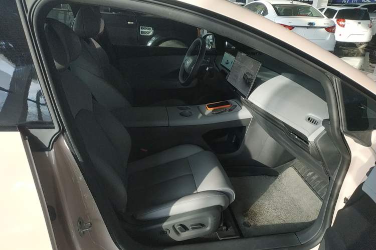 Used Nissan N7 2025 625 Max Right Front Seat