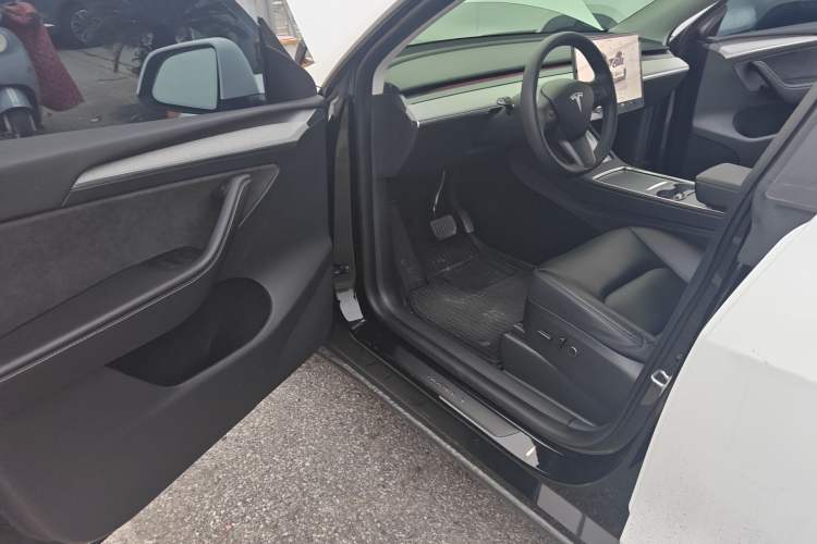 Used Tesla Model Y 2023 Rear-Wheel-Drive Version