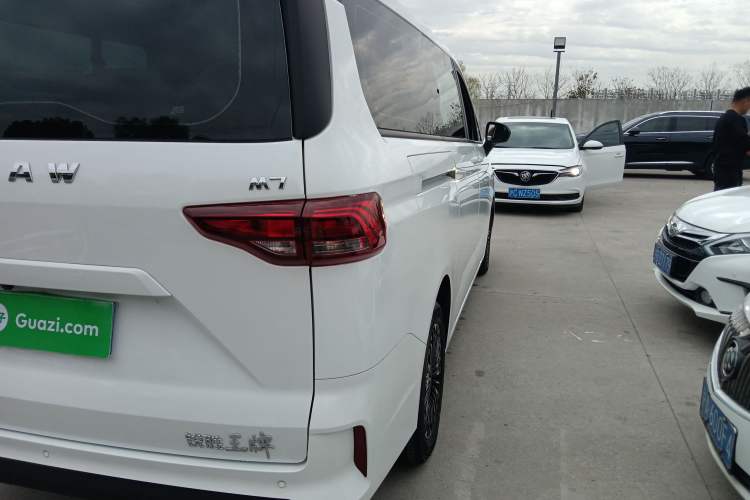 Used BAW Ruisheng Ace M7 2023 2.0L Automatic Long Wheelbase Enjoyment Version 7 Seats Right Rear Taillight