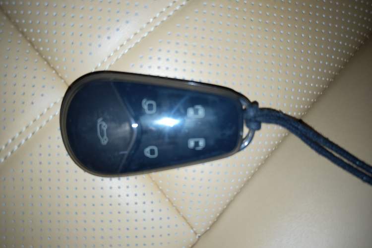 Used VOYAH Dream 2025 PHEV Four-Wheel Drive Prestige Kunpeng Edition Vehicle Key