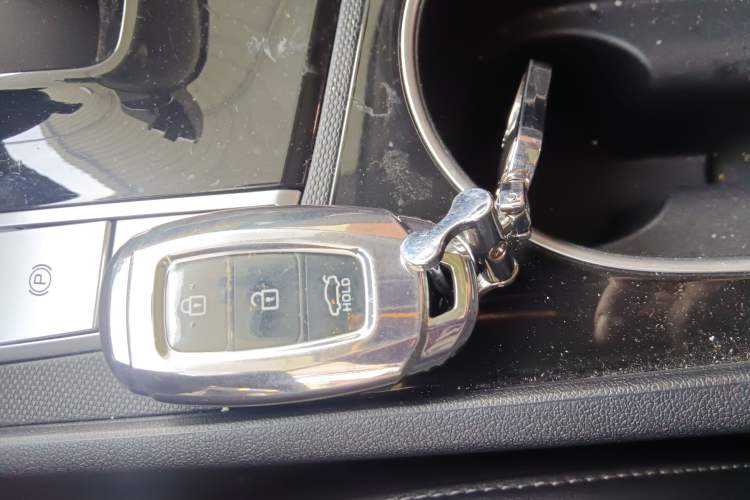 Used Hyundai Elantra 2022 1.5L CVT LUX Prestige Edition Interior 1