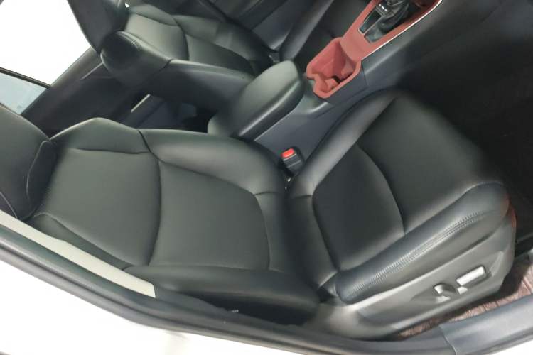 Used Toyota RAV4 2024 2.0L CVT Two-Wheel Drive Urban Edition Right Front Seat