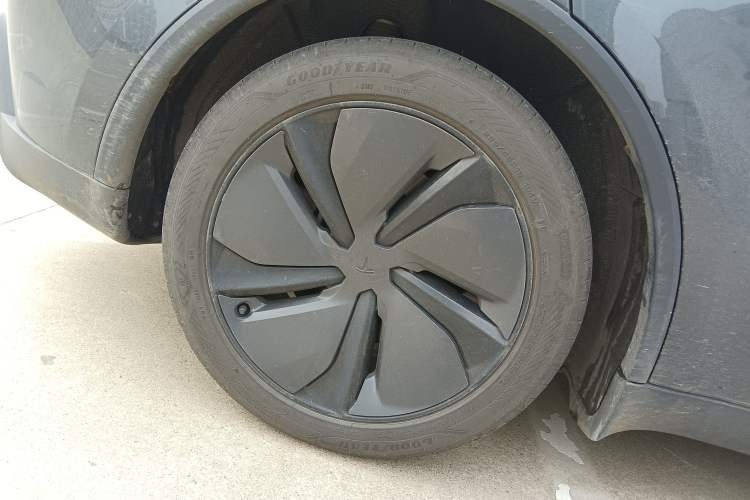 Used Tesla Model Y 2025 Rear-Wheel-Drive Version