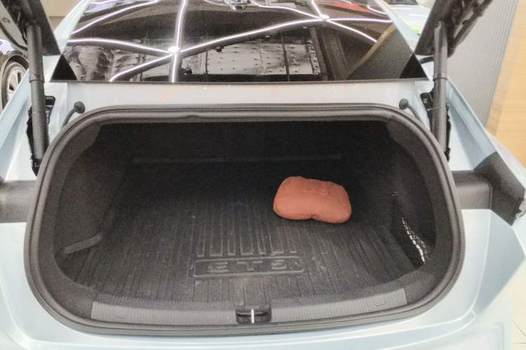 Used Nio ET5 2022 100 kWh Trunk