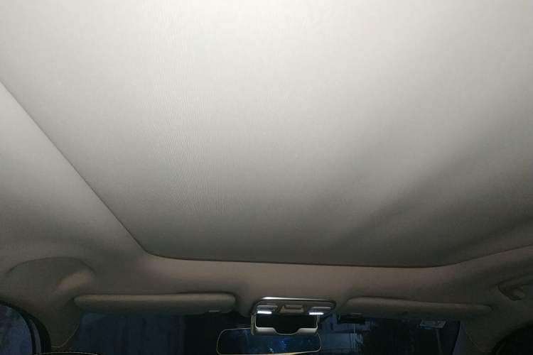 Used Geely Auto Emgrand X7 Sport 2018 1.8TD Automatic Two-Wheel Drive Smart Connect 4G Internet Edition Headliner