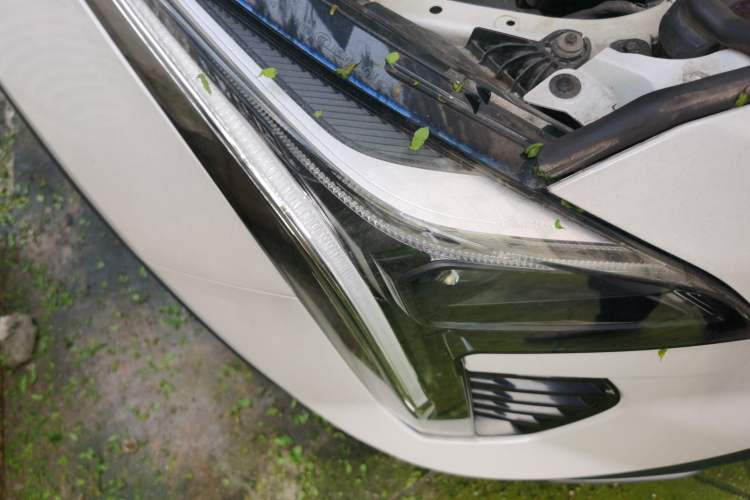 Used Cadillac XT4 2018 28T Two-Wheel-Drive Luxury Model Right Front Headlight