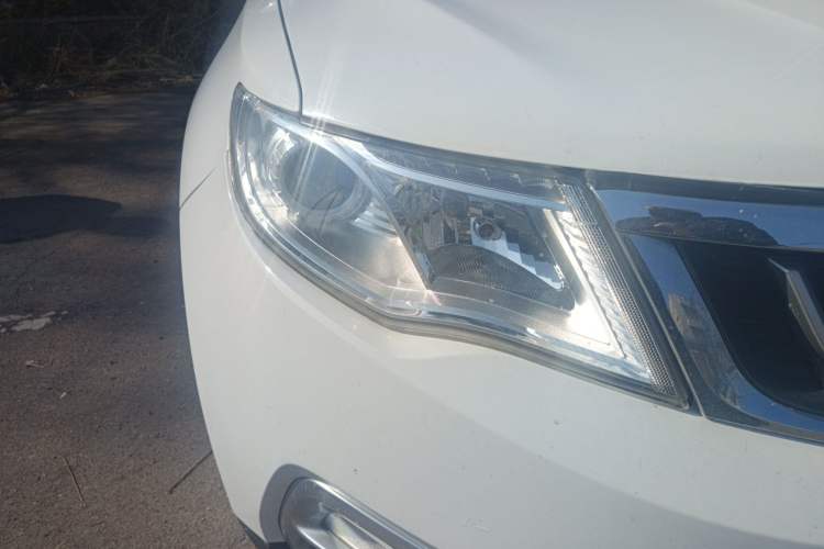 Used Geely Auto Emgrand X7 Sport 2016 1.8TD Automatic ZhiShang Model Right Front Headlight