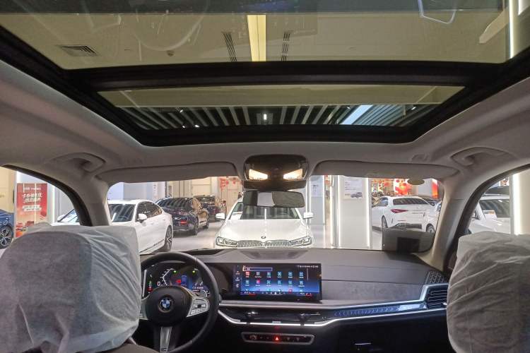 Used BMW X5 2023 xDrive 30Li Luxury M Sport Night Edition Package Headliner