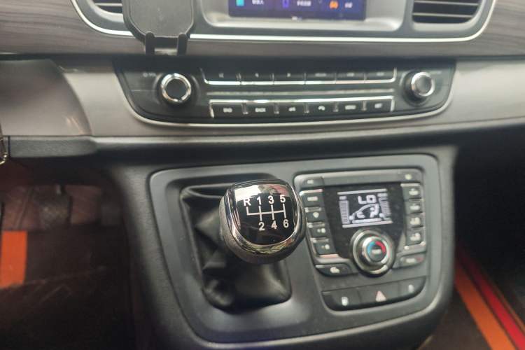 Used SAIC MAXUS G10 2019 PLUS 1.9T Manual Elite Edition Diesel China V Standard
