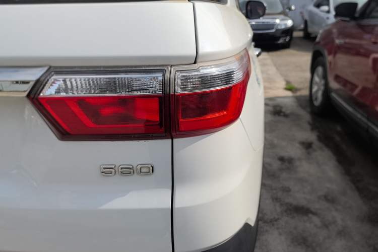 Used Dongfeng Fengon S560 2018 1.8L Manual Comfort 7-Seater Right Rear Taillight