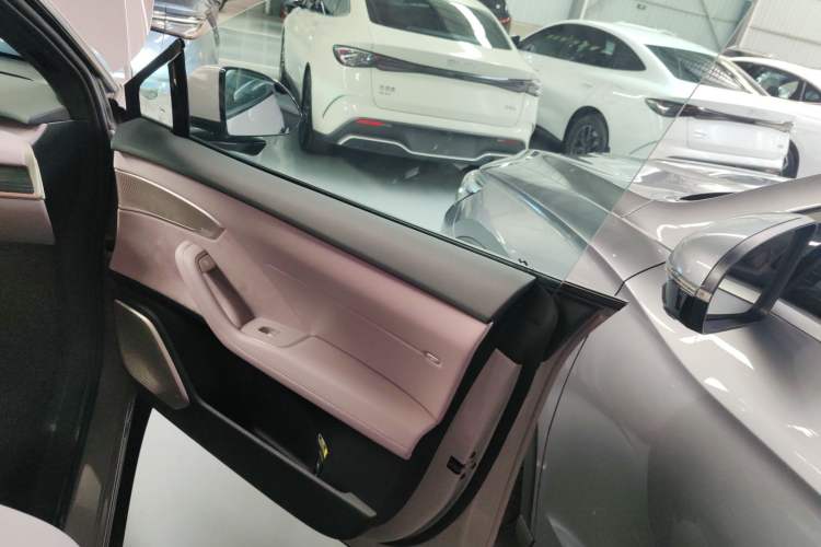 Used ONVO L60 2024 85 kWh Rear-Drive Version
